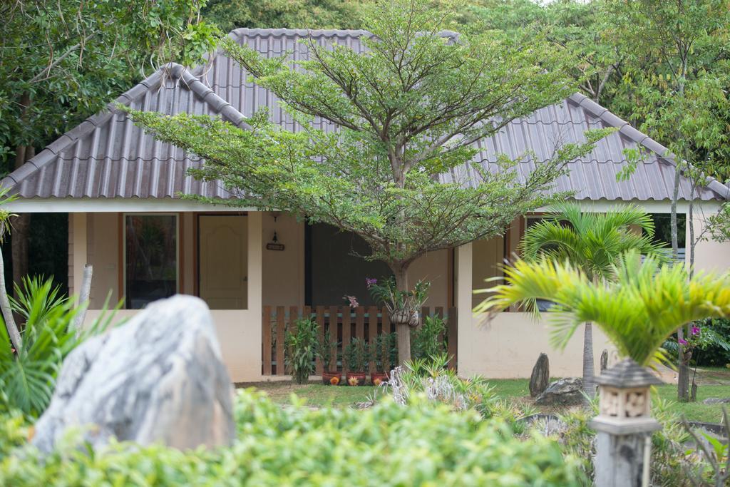 Dusit Talai Resort Nong Nam Daeng Esterno foto