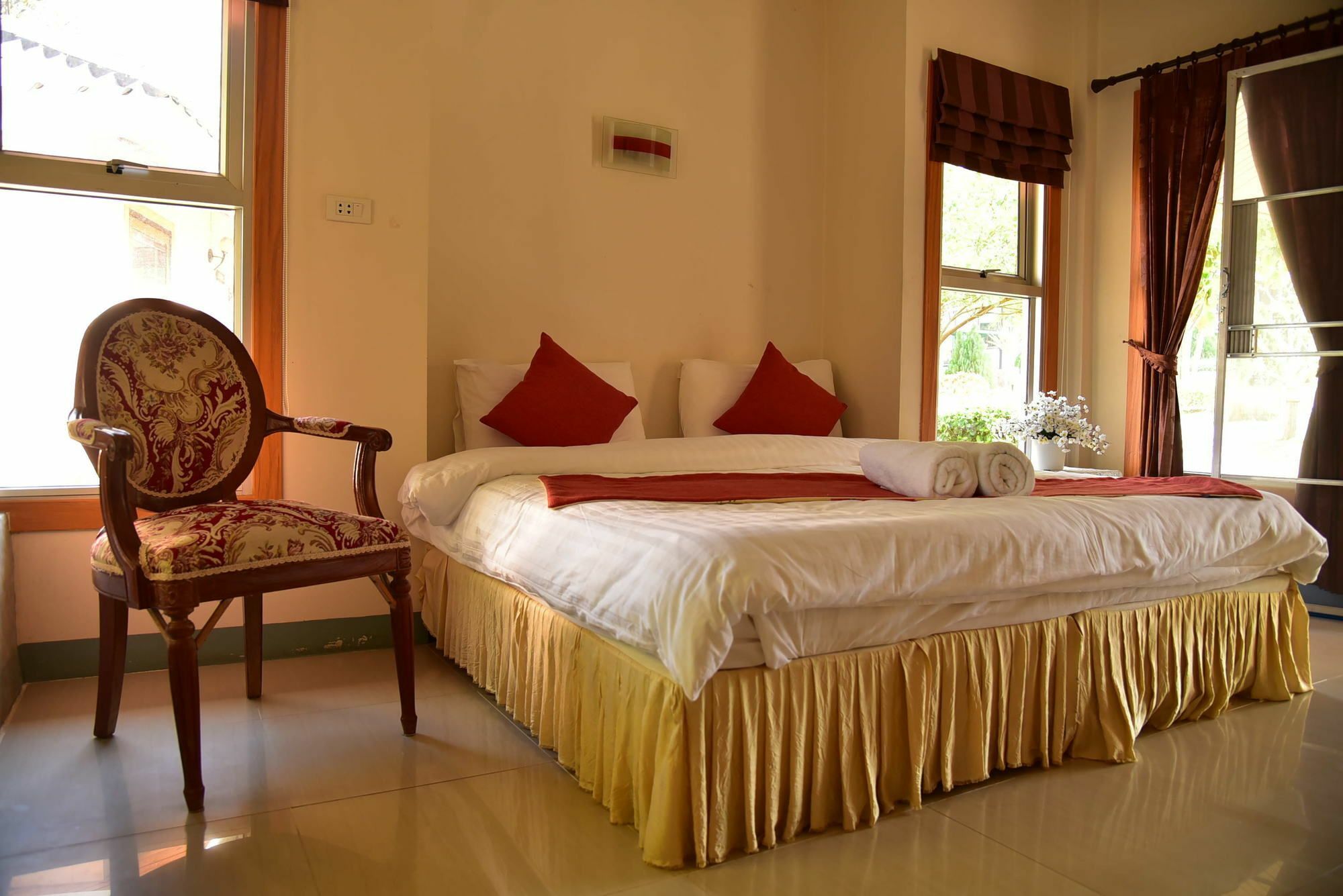 Dusit Talai Resort Nong Nam Daeng Esterno foto